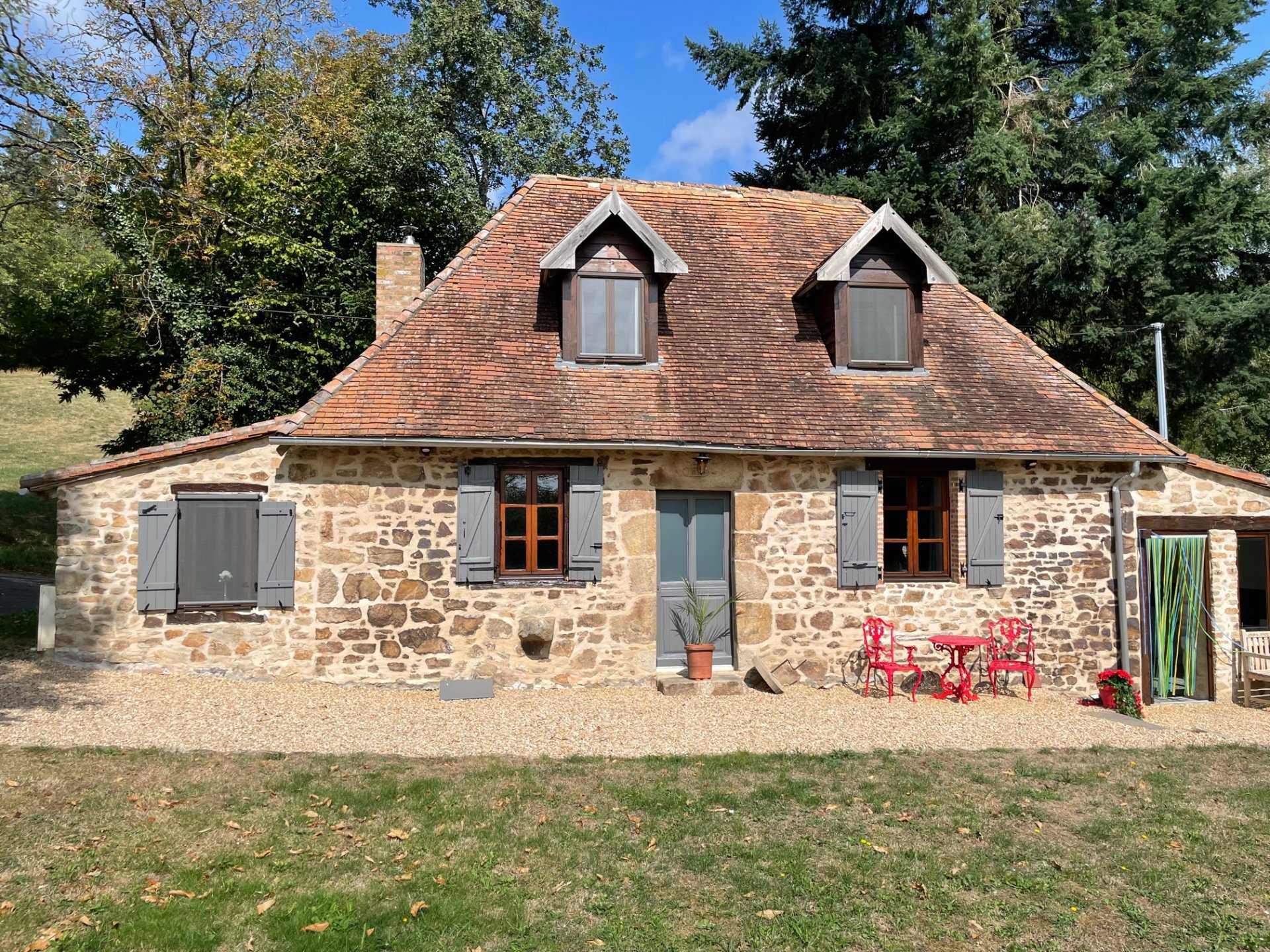 House in Bussiere-Galant, Nouvelle-Aquitaine 10928325