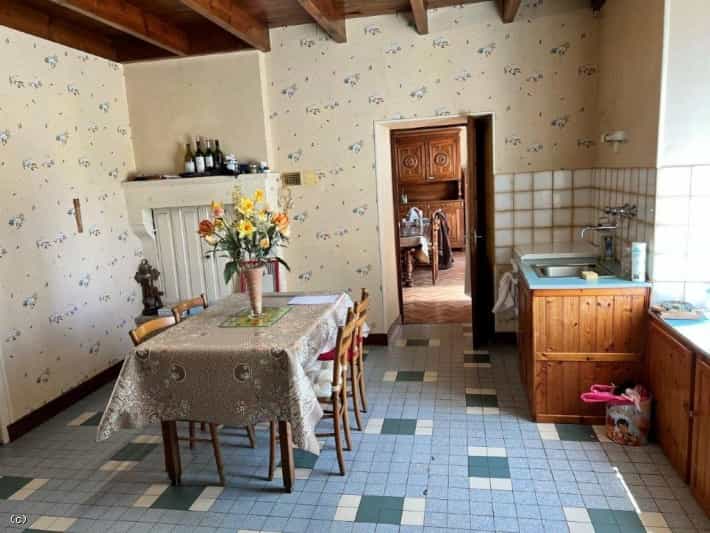 Huis in Champagne-Mouton, Nouvelle-Aquitaine 10928326
