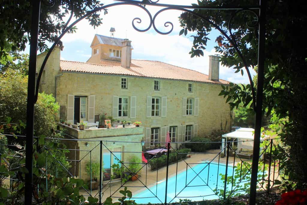 House in Melle, Nouvelle-Aquitaine 10928387