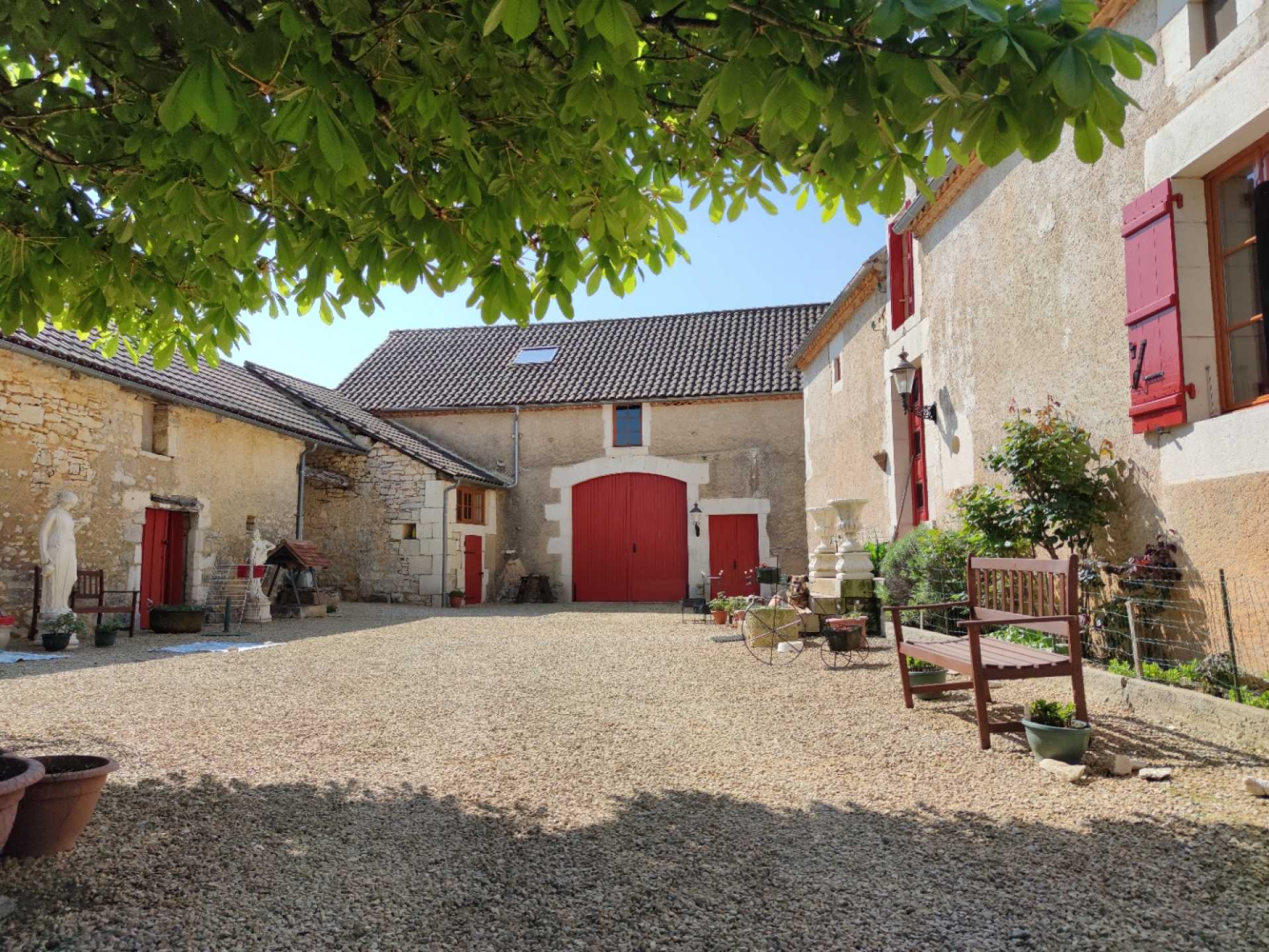 House in Thenon, Nouvelle-Aquitaine 10928437
