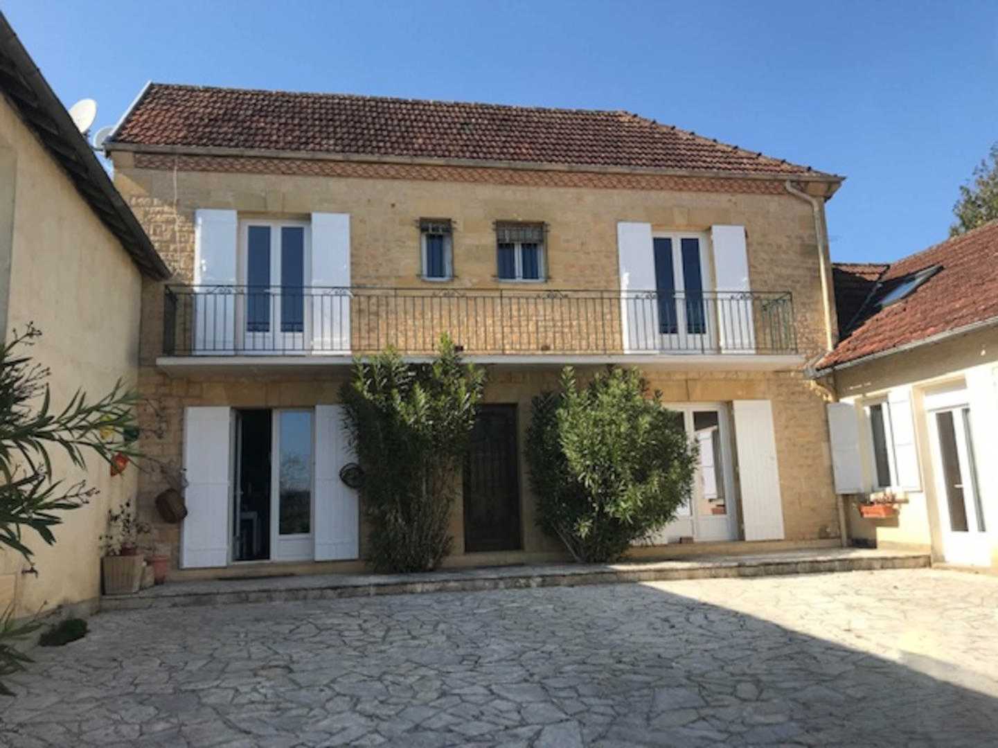 House in Vitrac, Nouvelle-Aquitaine 10928443