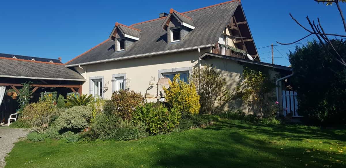 Hus i Bagneres-de-Bigorre, Occitanie 10928458