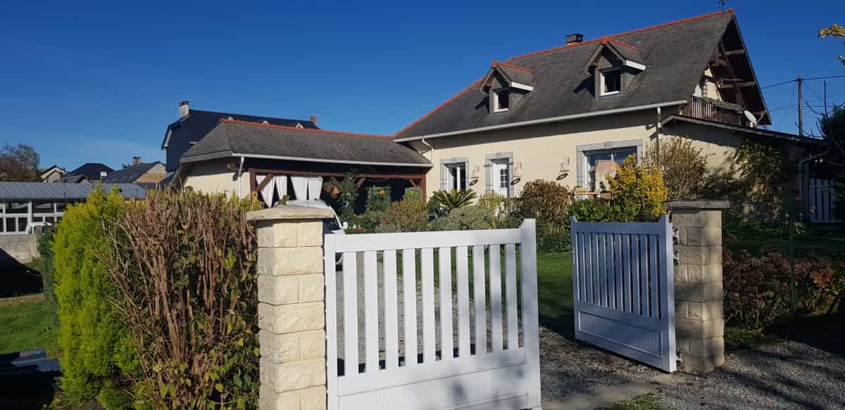 Hus i Bagneres-de-Bigorre, Occitanie 10928458