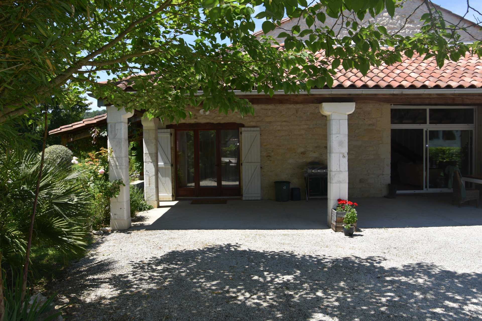 House in Tournon-d'Agenais, Nouvelle-Aquitaine 10928505