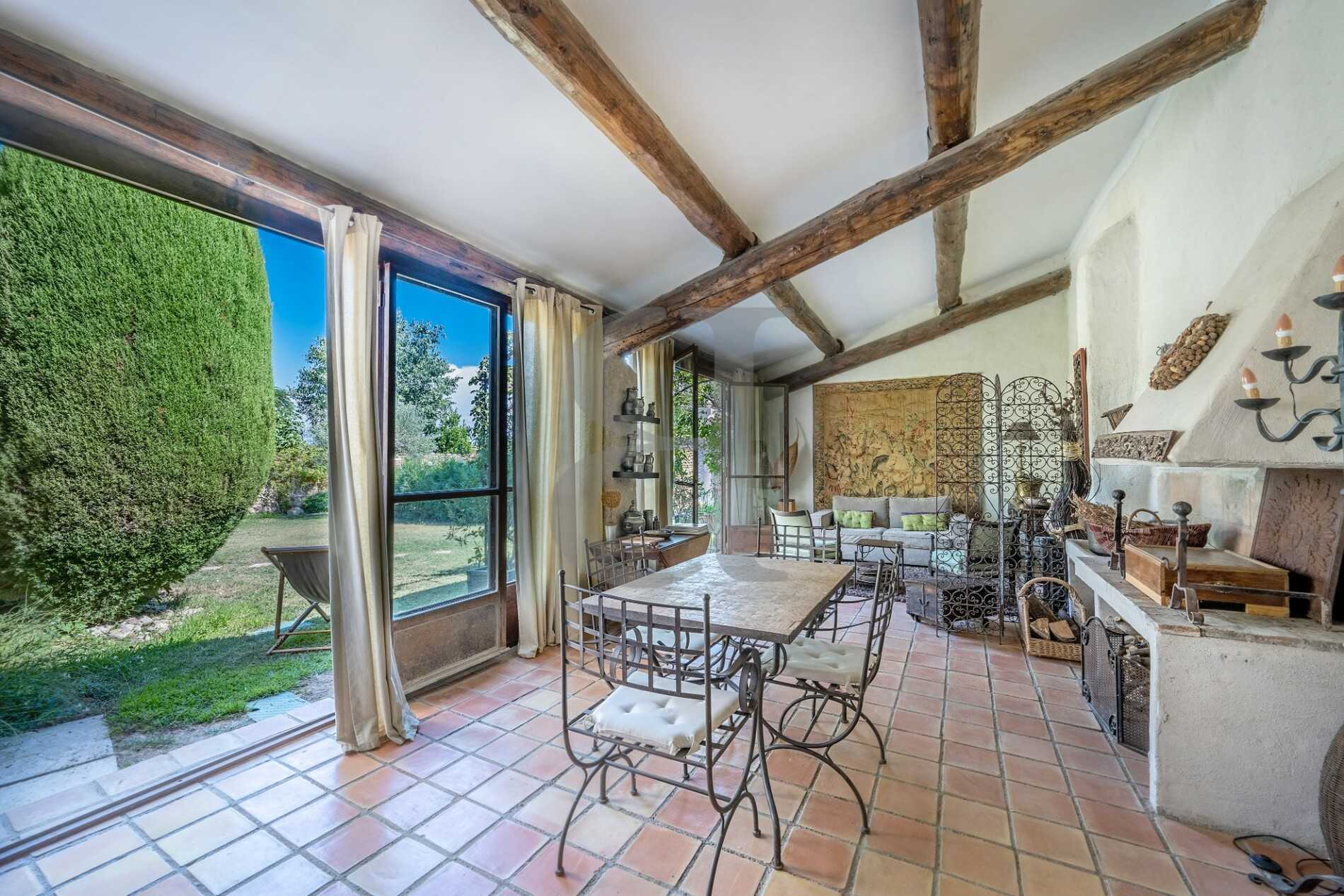 Casa nel L'Isle-sur-la-Sorgue, Provence-Alpes-Côte d'Azur 10928506