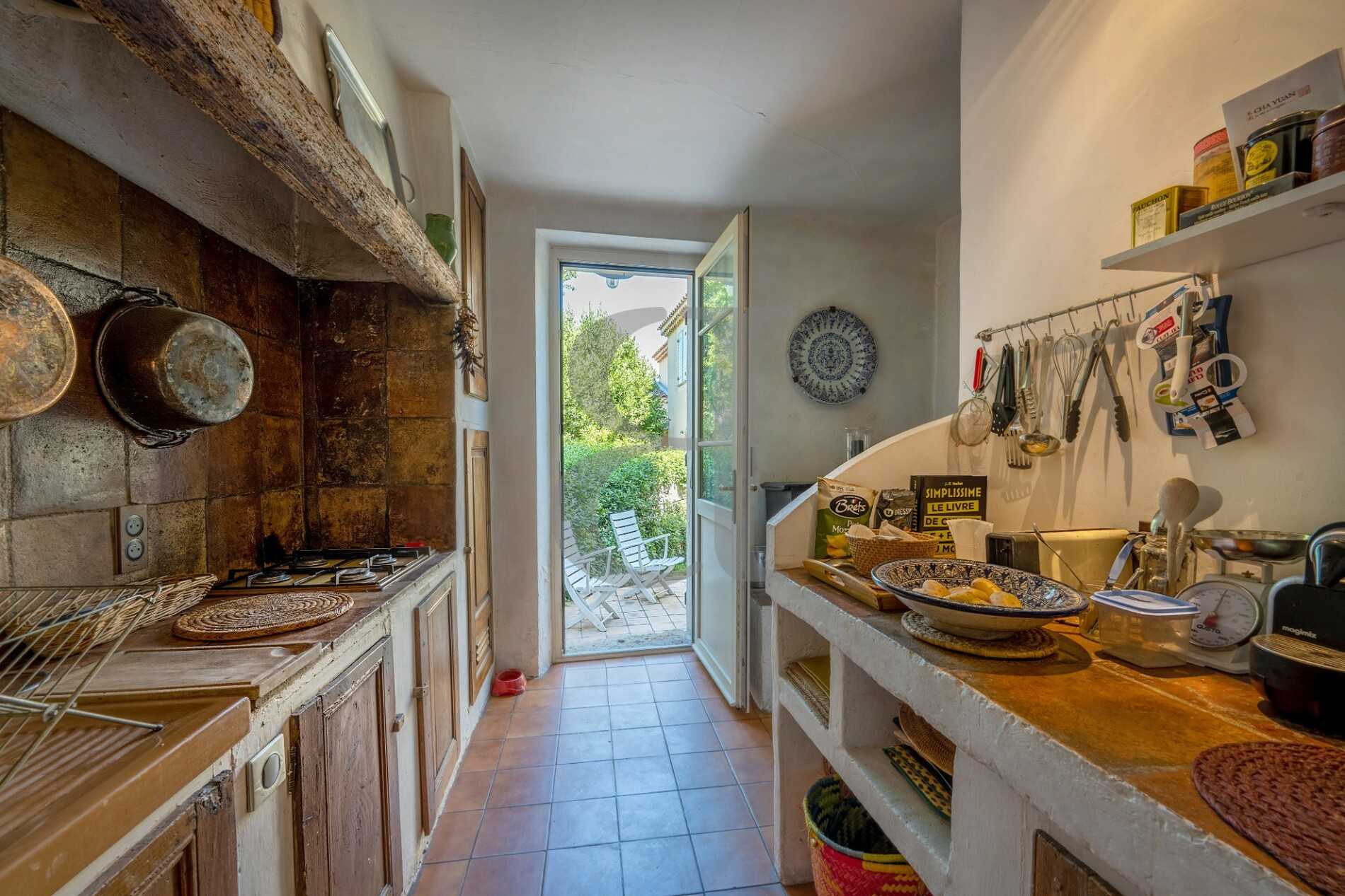 Dom w L'Isle-sur-la-Sorgue, Provence-Alpes-Côte d'Azur 10928506