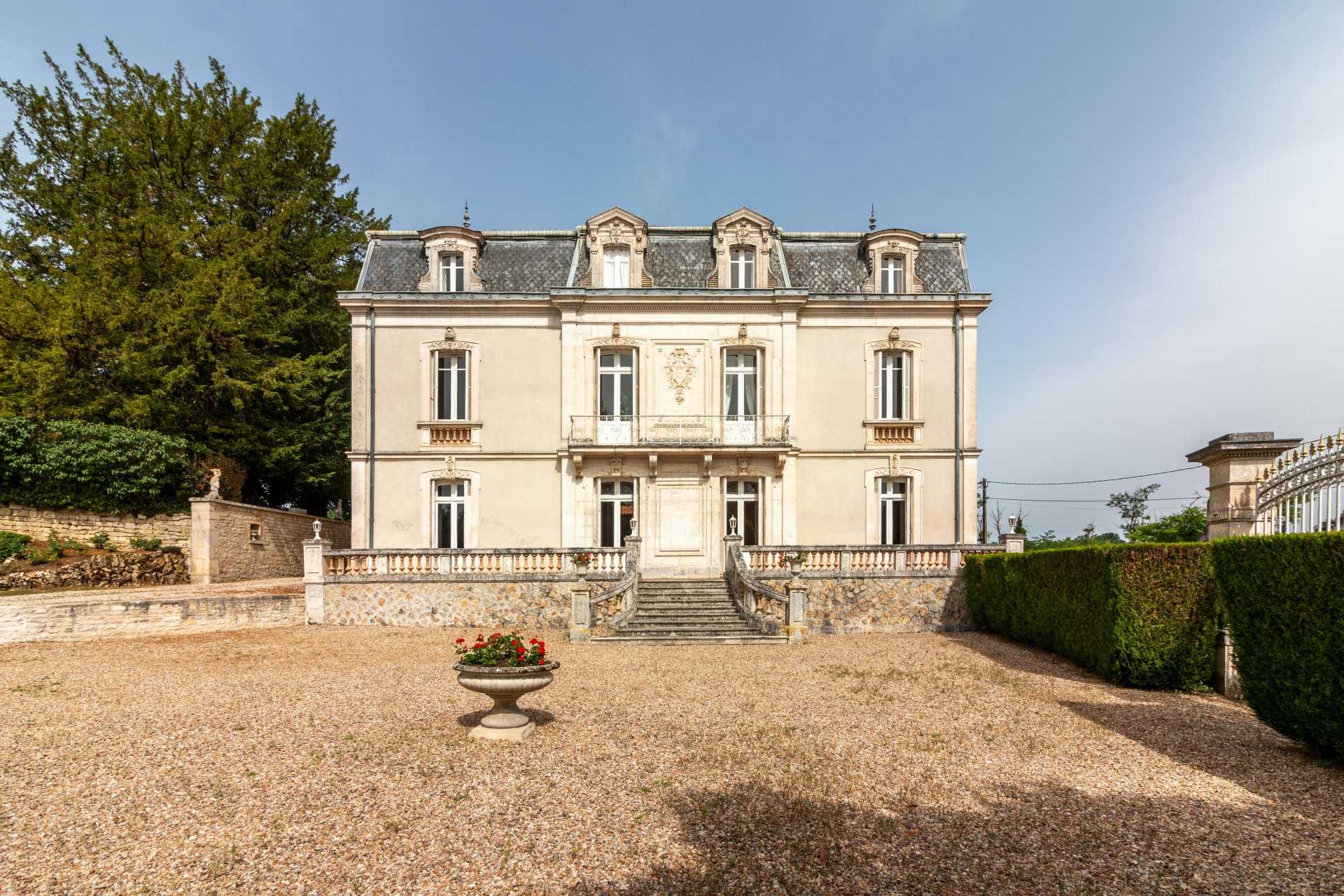 House in Luxe, Nouvelle-Aquitaine 10928510
