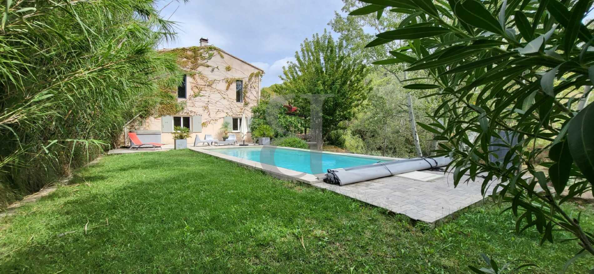 House in Beaumes-de-Venise, Provence-Alpes-Cote d'Azur 10928514