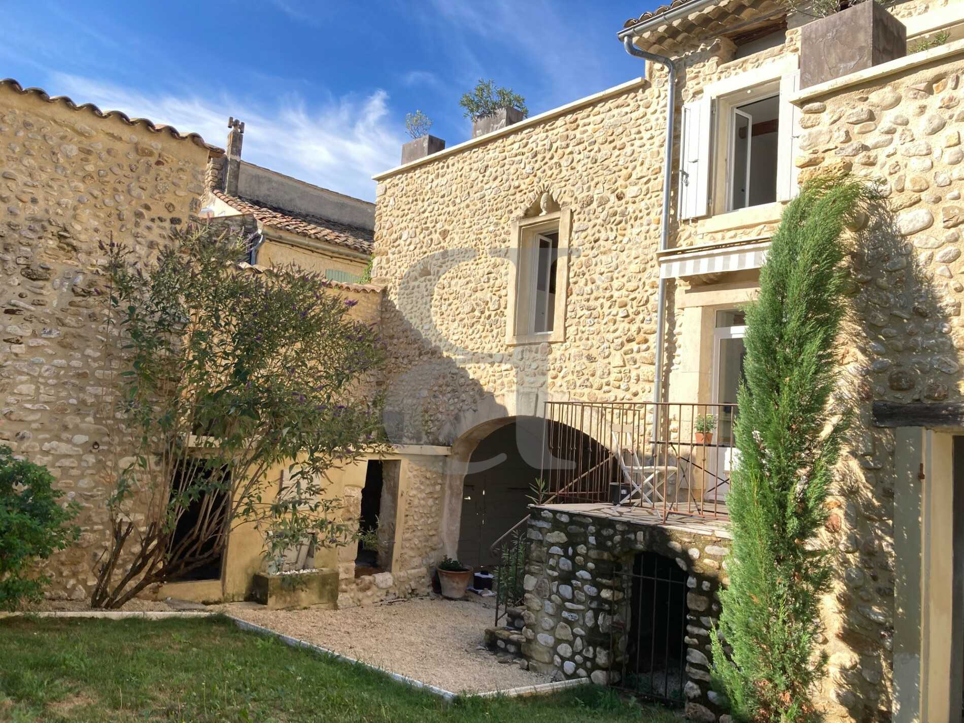 Casa nel Vaison-la-Romaine, Provence-Alpes-Côte d'Azur 10928550