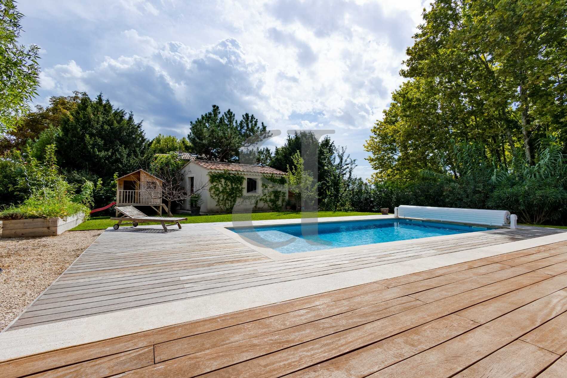 House in L'Isle-sur-la-Sorgue, Provence-Alpes-Cote d'Azur 10928559