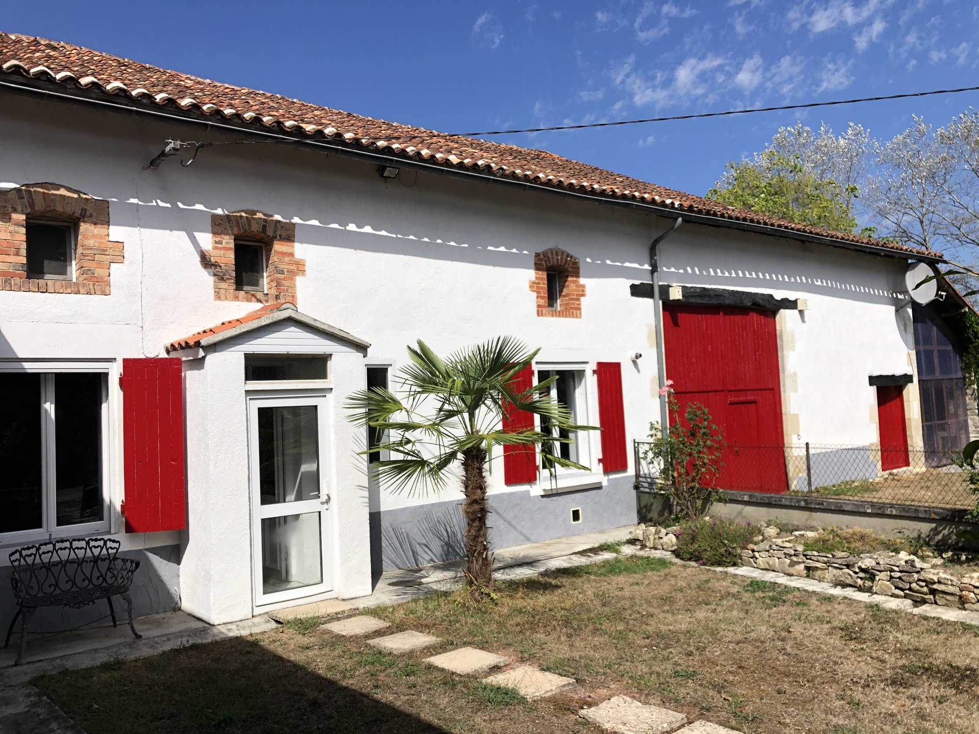 House in Ambernac, Nouvelle-Aquitaine 10928574
