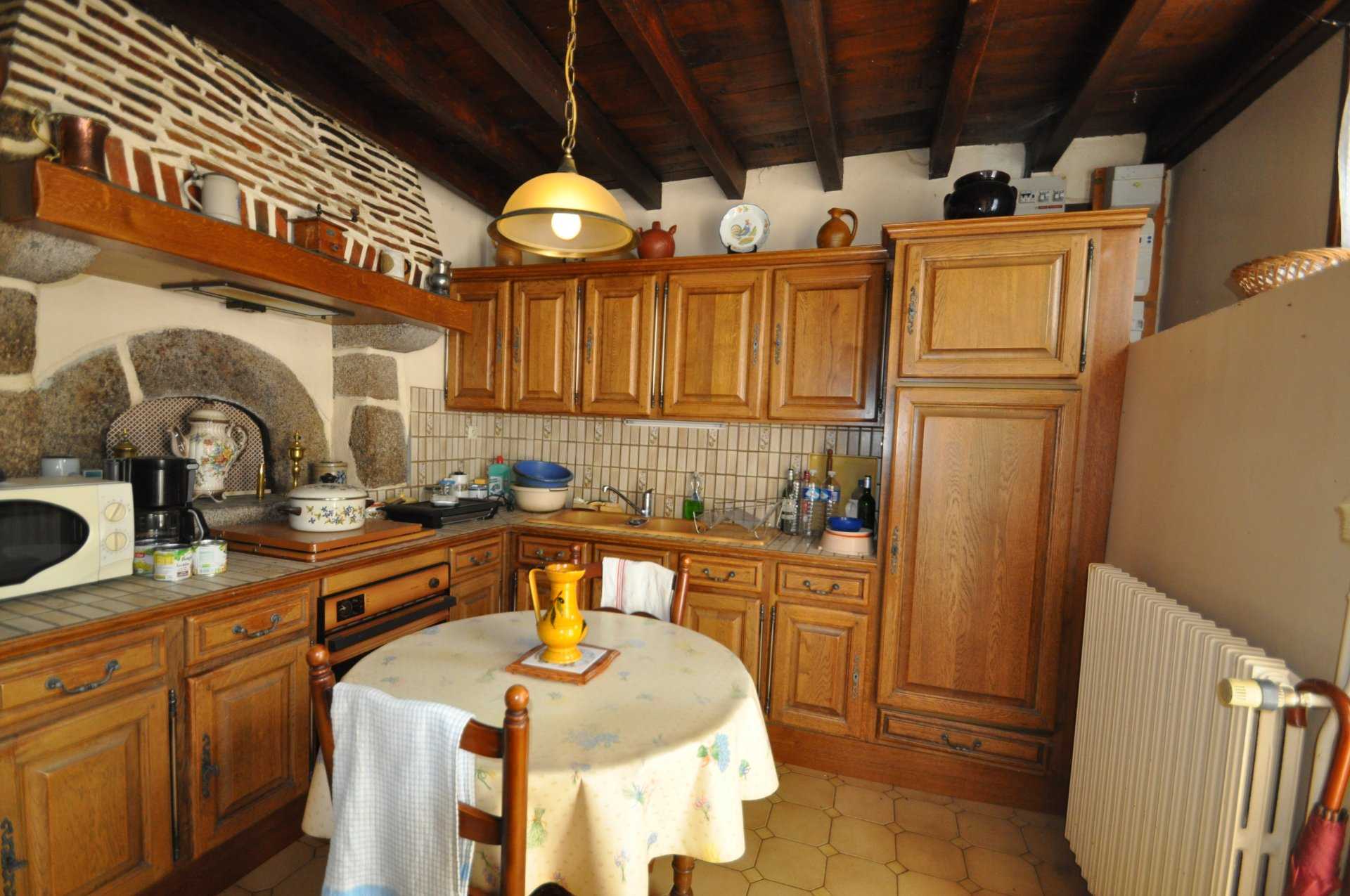 House in Busserolles, Nouvelle-Aquitaine 10928974