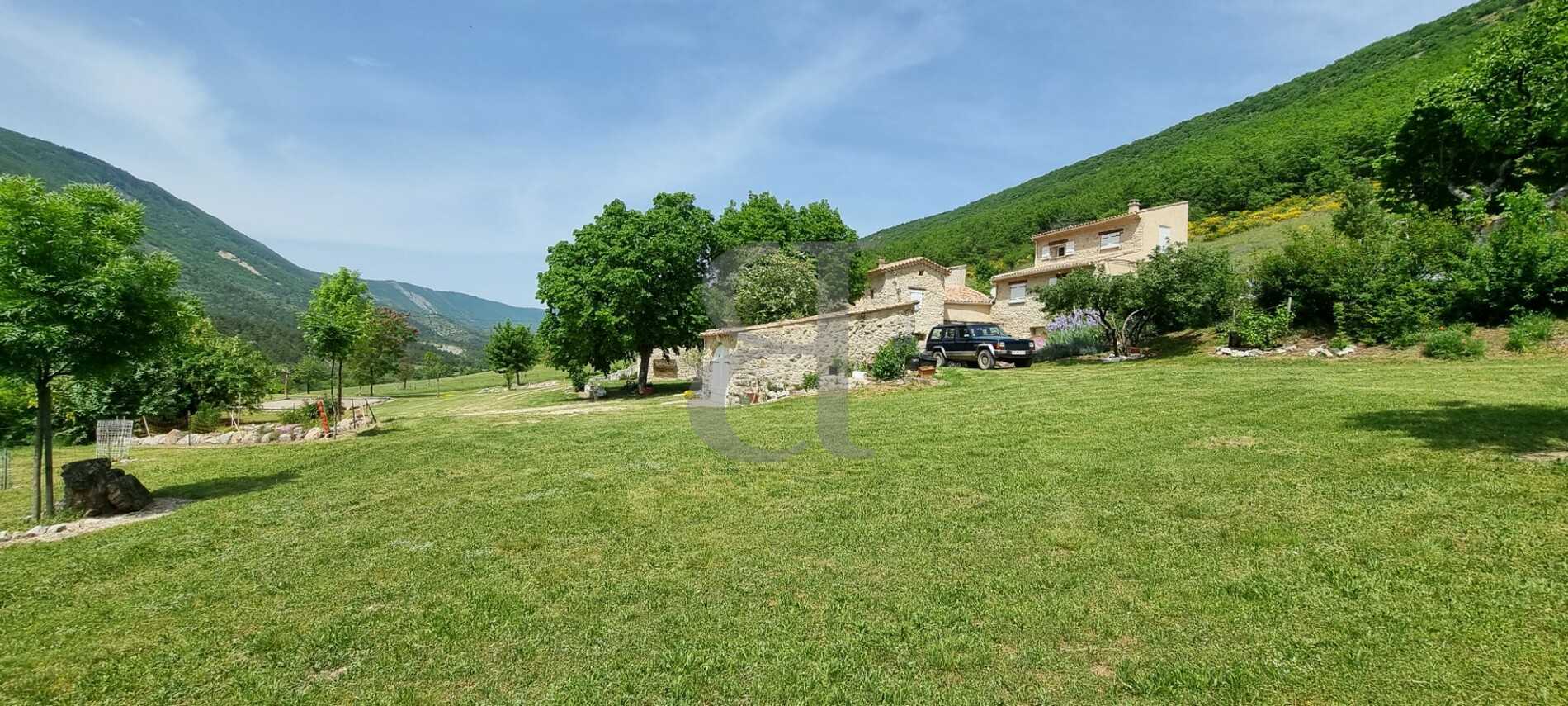 بيت في Sisteron, Provence-Alpes-Cote d'Azur 10929046