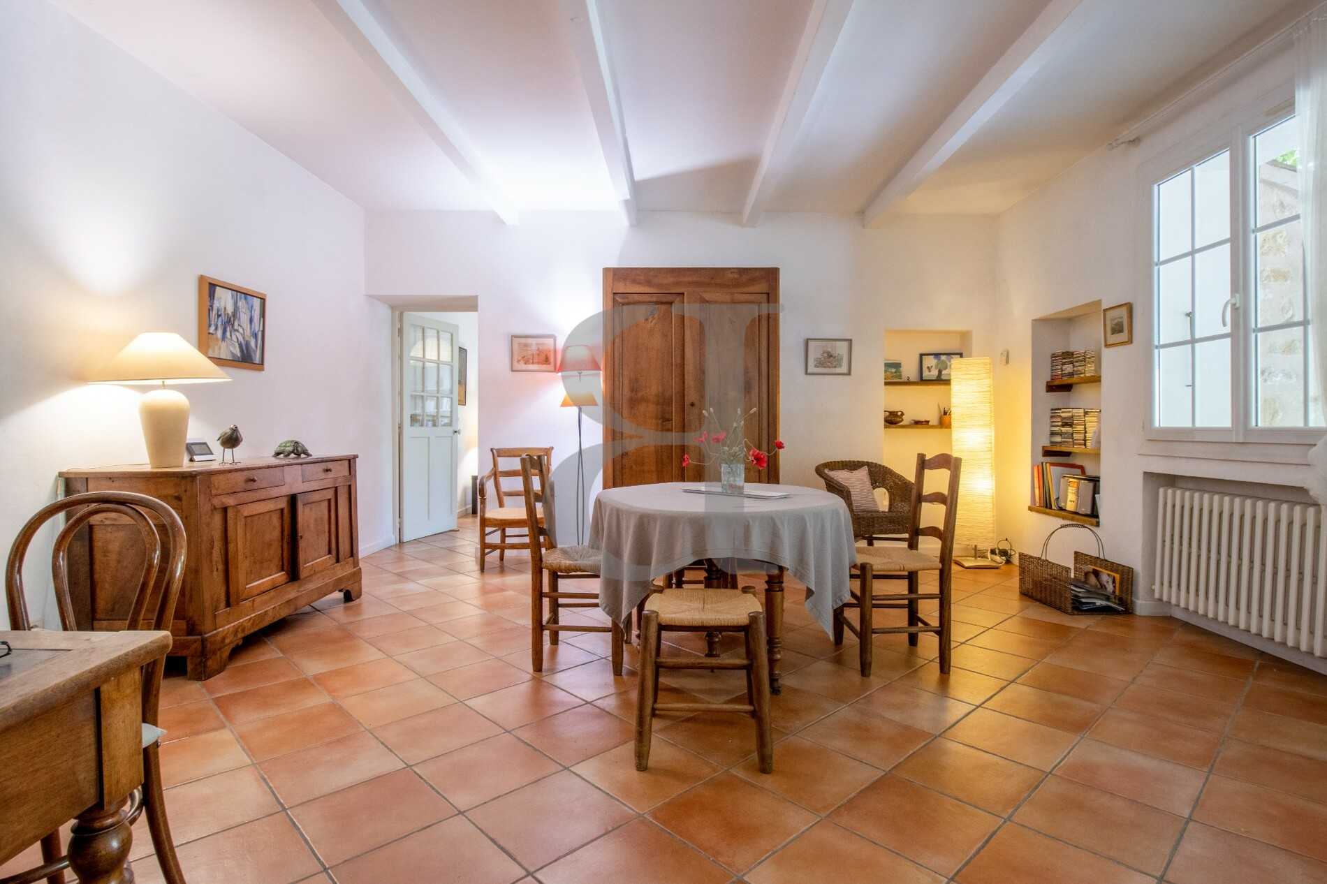 σπίτι σε Orange, Provence-Alpes-Côte d'Azur 10929062