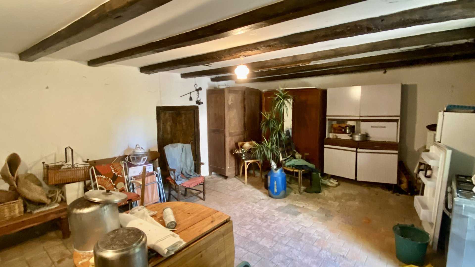 بيت في Montmorillon, Nouvelle-Aquitaine 10929229