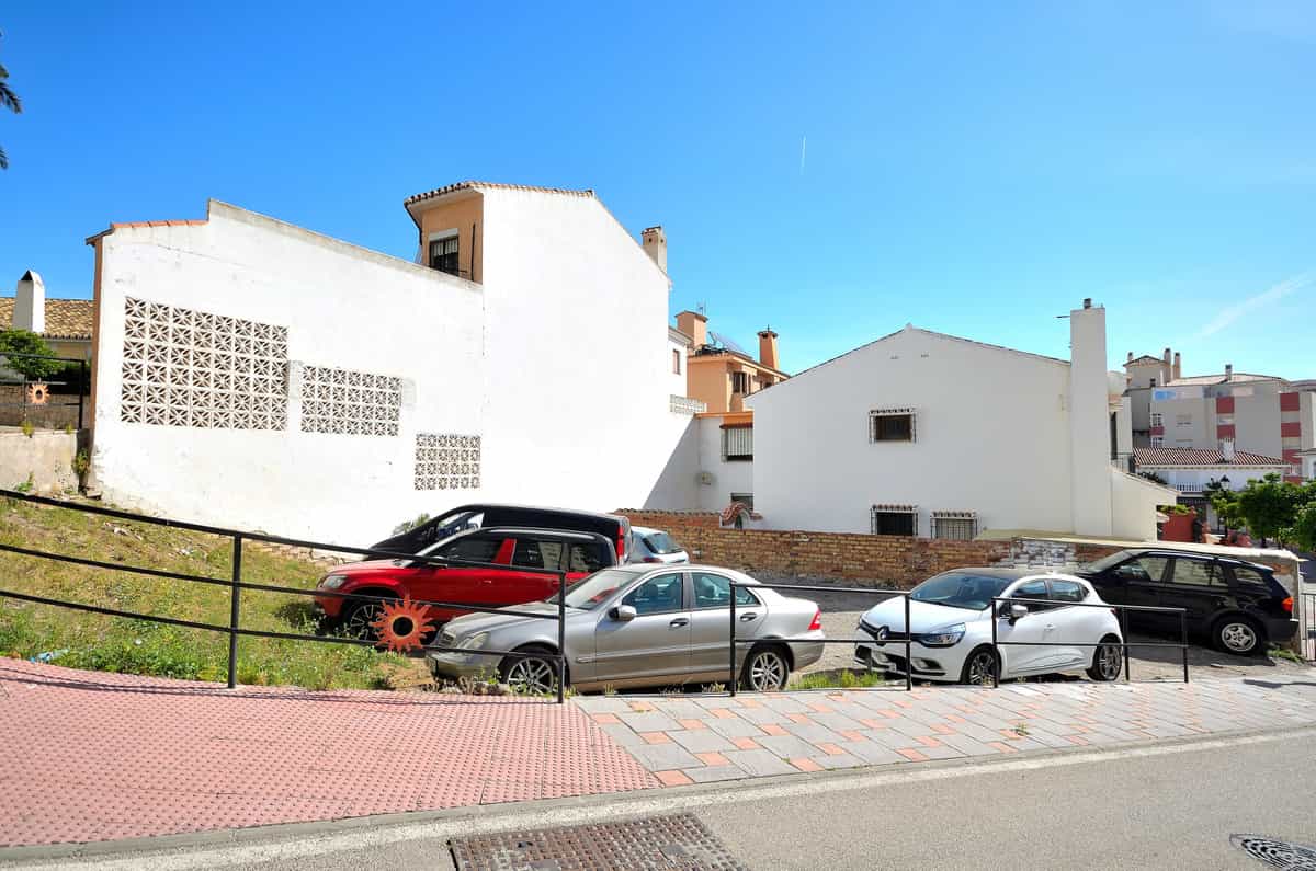 Land in Fuengirola, Andalusia 10929409