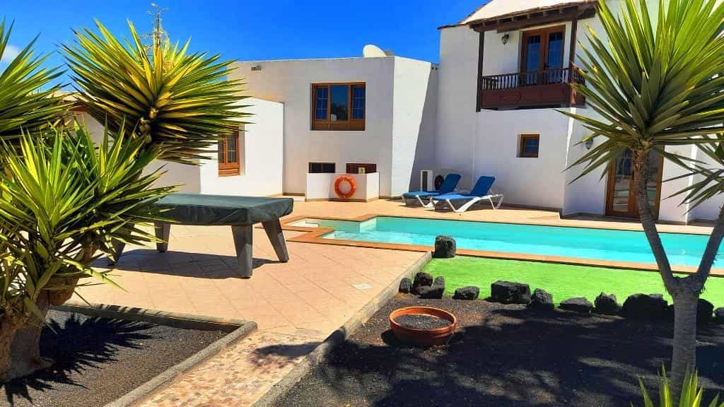 House in Tias, Canary Islands 10929769