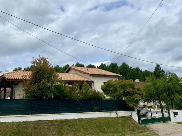 σπίτι σε Miramont-de-Guyenne, Nouvelle-Aquitaine 10929777