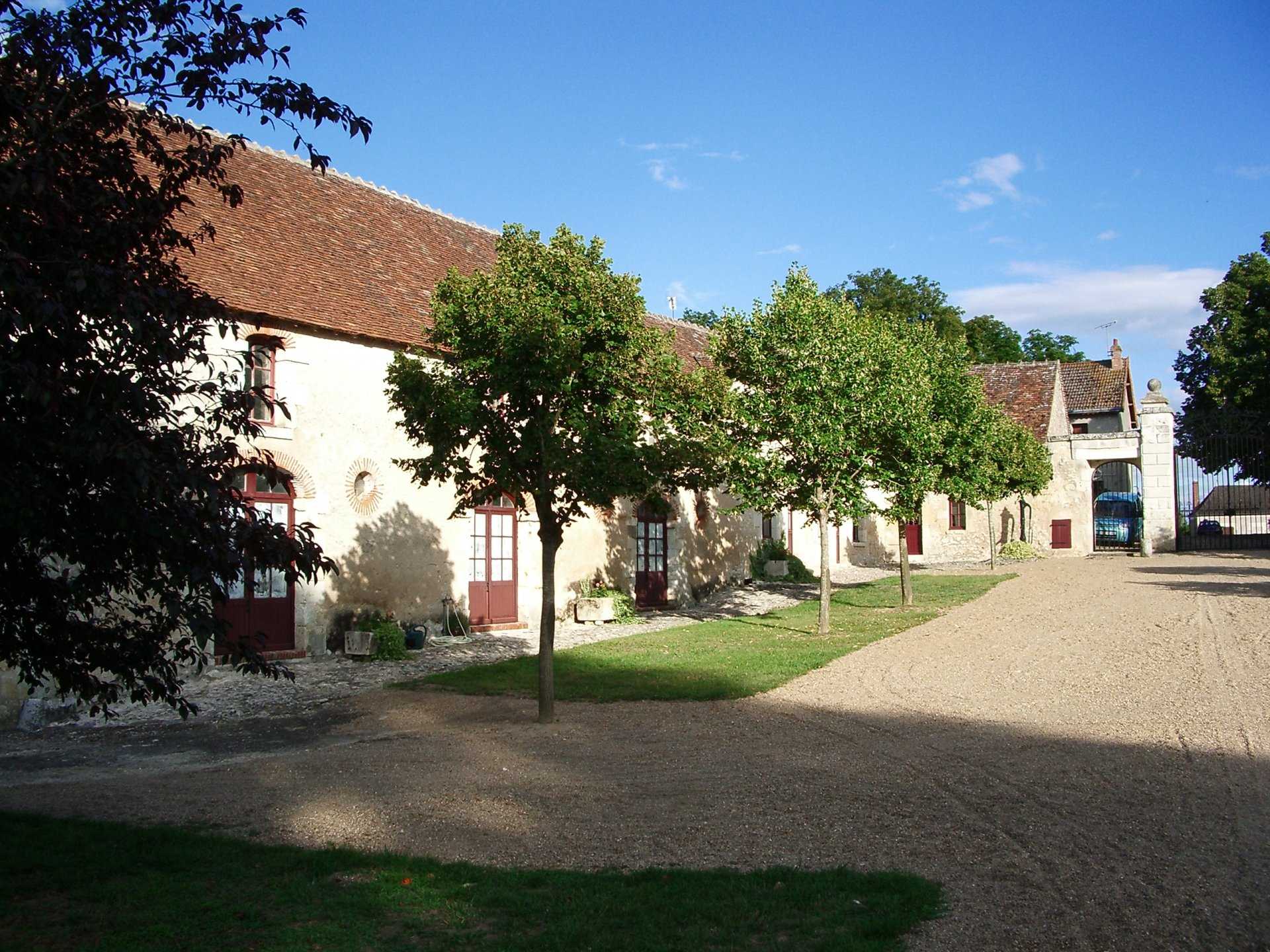 אַחֵר ב Néons-sur-Creuse, Centre-Val de Loire 10929874