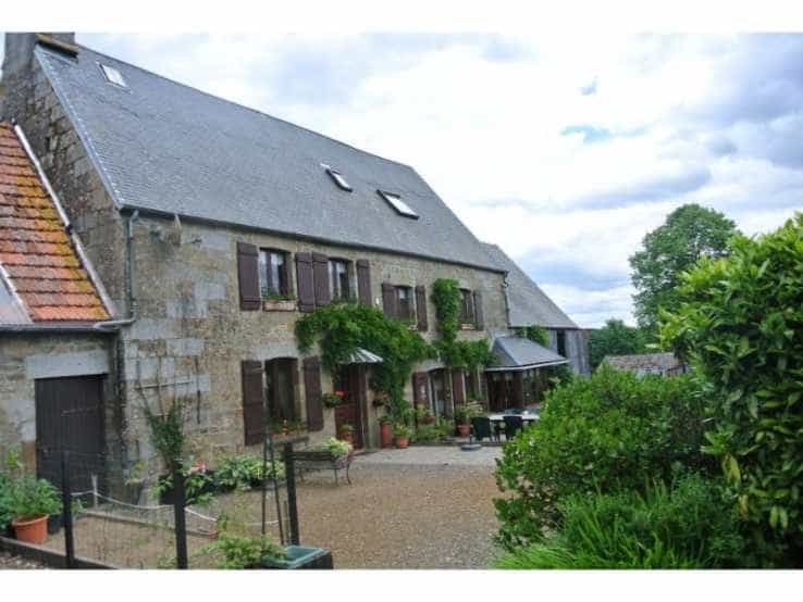 Dom w Saint-Sever-Calvados, Normandie 10930131
