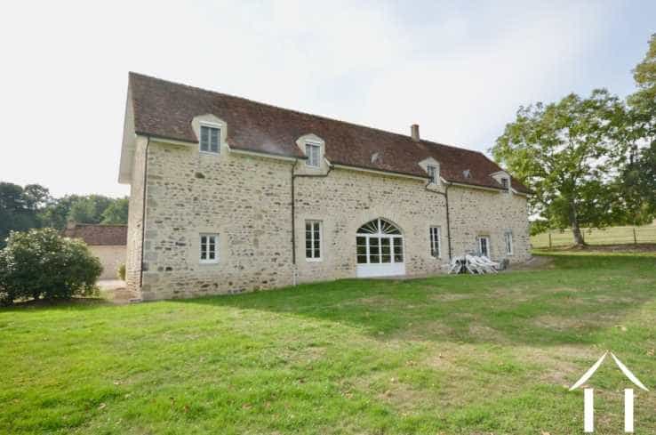 Dom w Saint-Émiland, Bourgogne-Franche-Comté 10930156