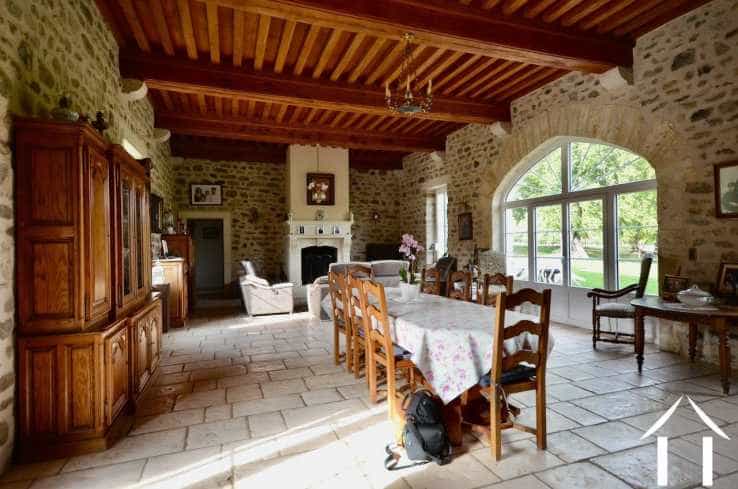 Casa nel Saint-Emilian, Borgogna-Franca Contea 10930156