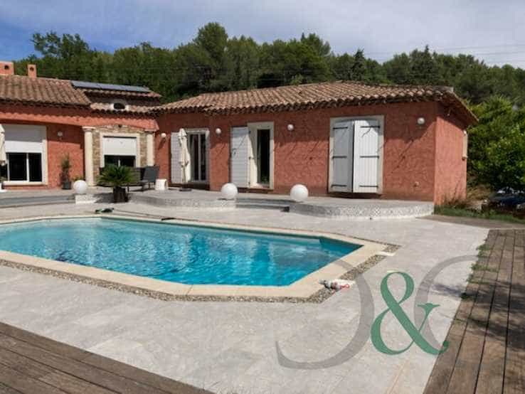 casa en Cuers, Provence-Alpes-Cote d'Azur 10930208