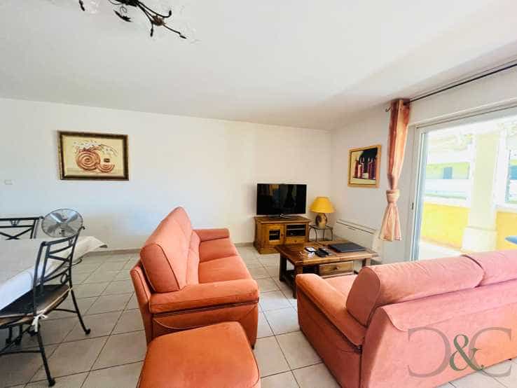 公寓 在 拉隆德莱莫雷斯, 普罗旺斯-阿尔卑斯-蓝色海岸 10930212