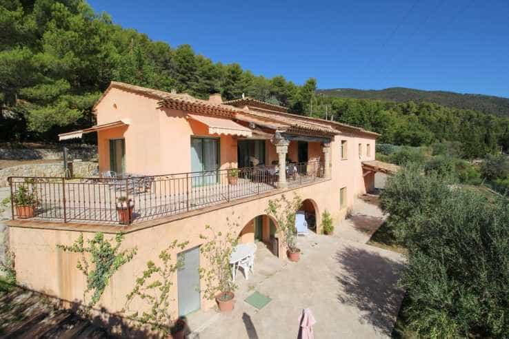 casa en Seillans, Provenza-Alpes-Costa Azul 10930233