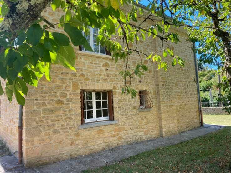 House in Saint-Cyprien, Nouvelle-Aquitaine 10930298