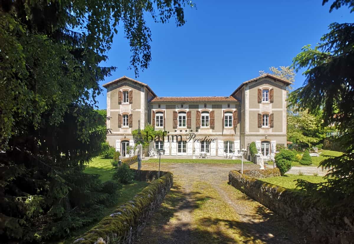 жилой дом в Rieumes, Occitanie 10930363