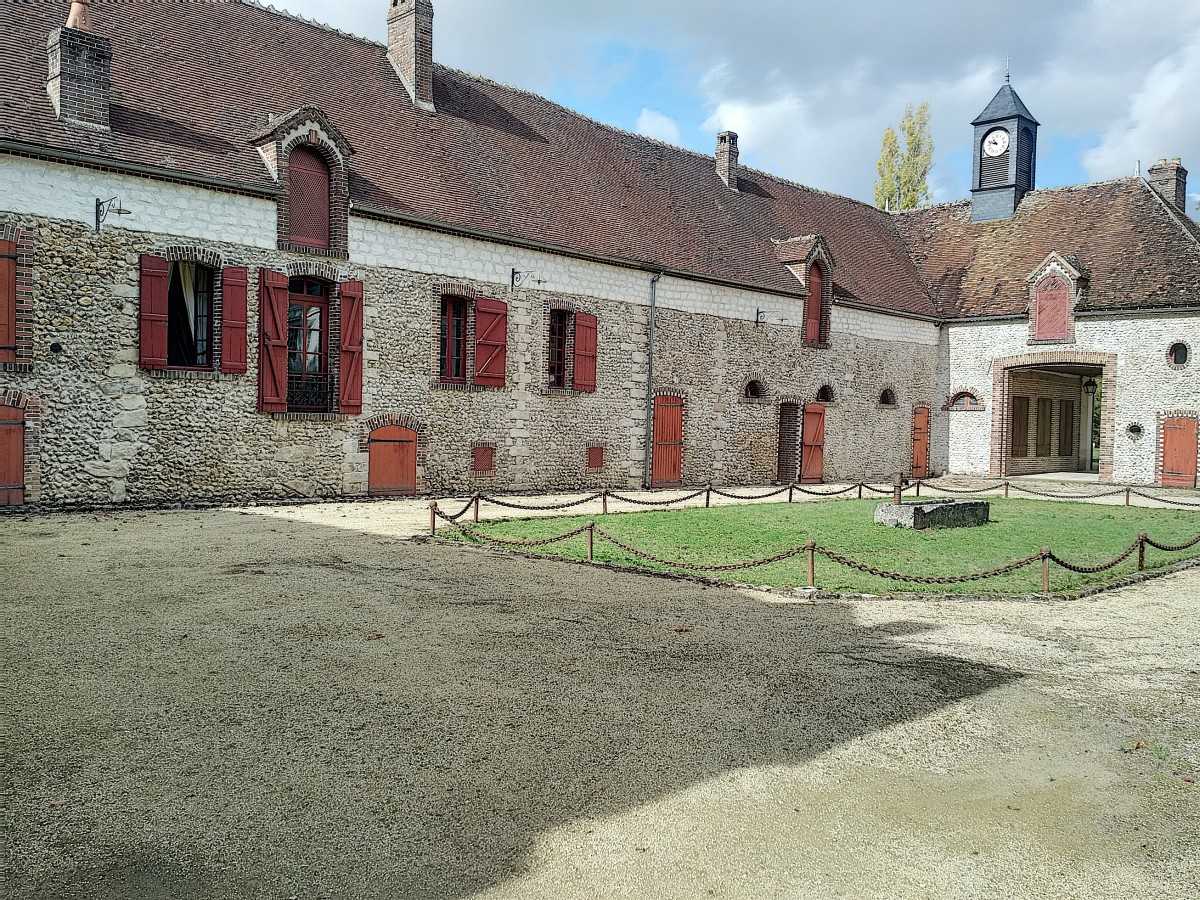Inny w Monéteau, Burgundia-Franche-Comte 10930406