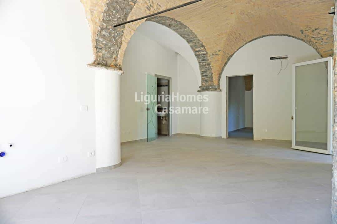 Кондоминиум в Chiusavecchia, Liguria 10930809