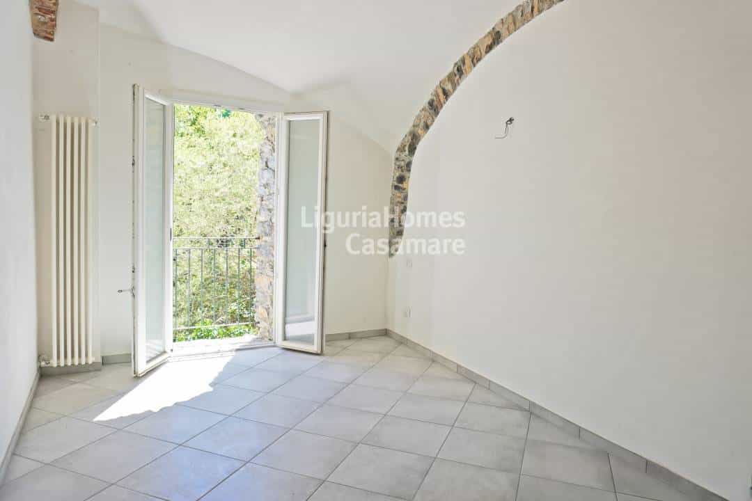 公寓 在 Chiusavecchia, Liguria 10930811