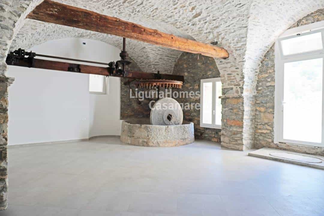 Кондоминиум в Chiusavecchia, Liguria 10930814