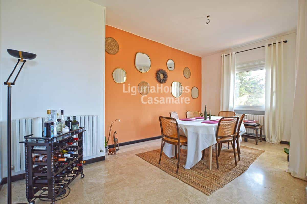 жилой дом в Vallecrosia, Liguria 10930821