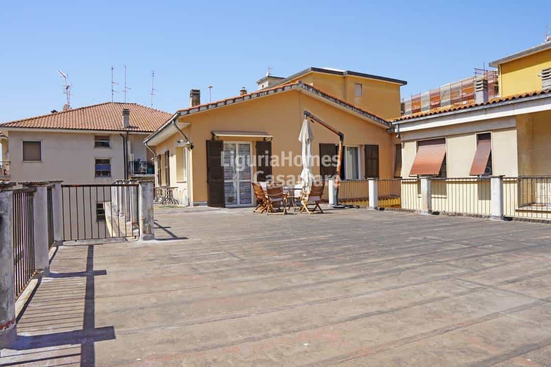 Condominium dans Impéria, Ligurie 10930835