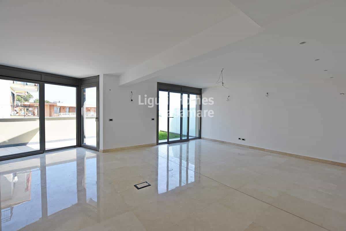 Condominium in San Remo, Liguria 10930862