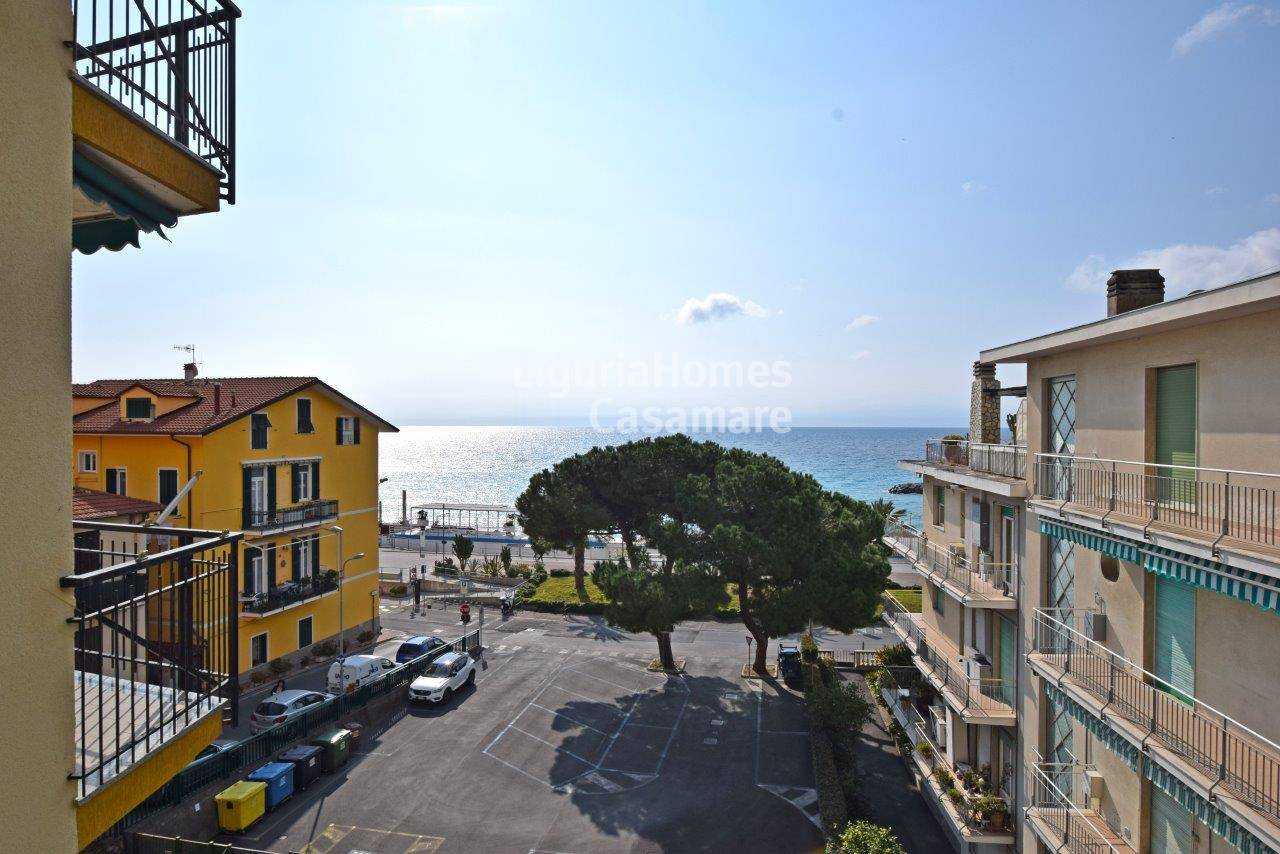 Condominium in Ospedaletti, Liguria 10930938