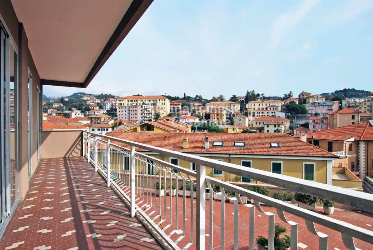 Condominium in Imperia, Liguria 10931015