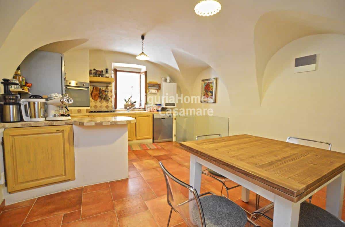 Condominium dans Vallebona, Ligurie 10931066