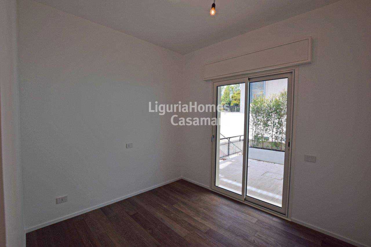Condominium in Ospedaletti, Liguria 10931074