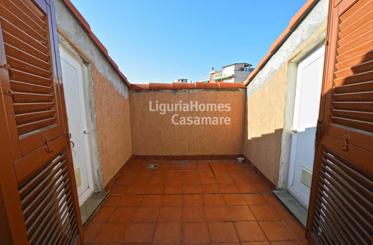 Condominium in Bordighera, Liguria 10931102