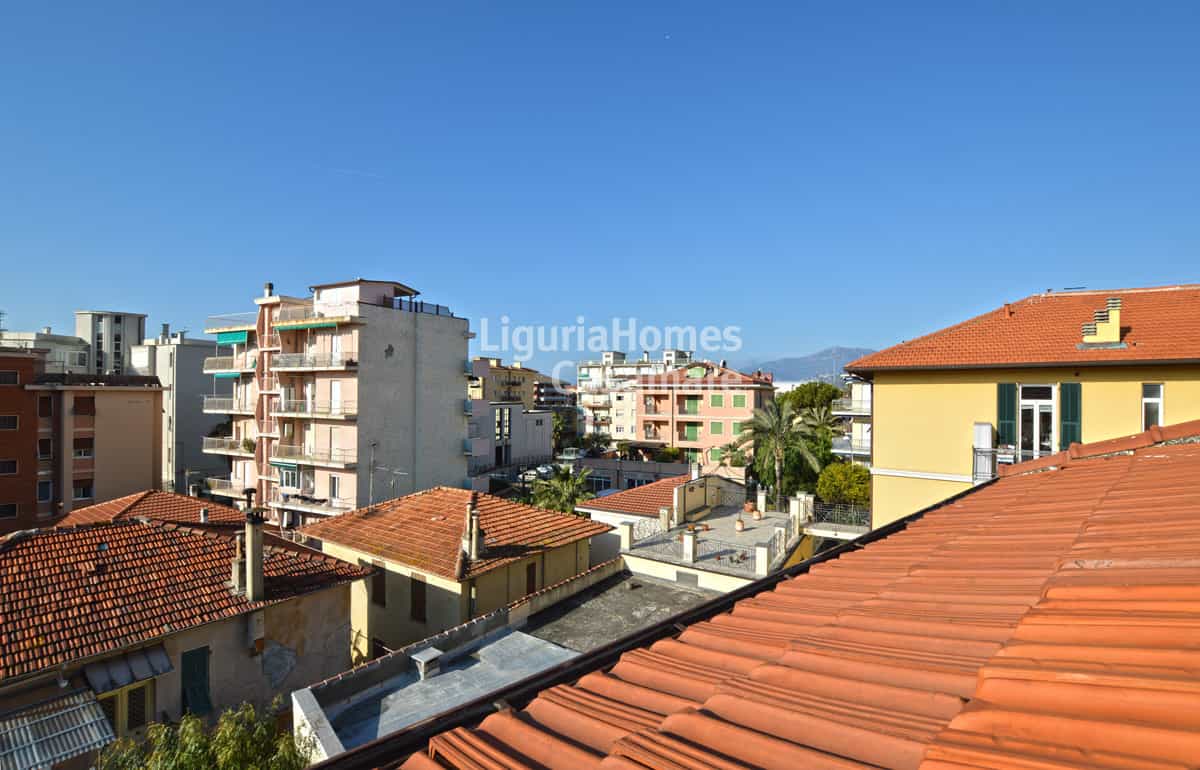Condominium in Bordighera, Liguria 10931102
