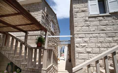 Будинок в Povlja, Split-Dalmatia County 10931154