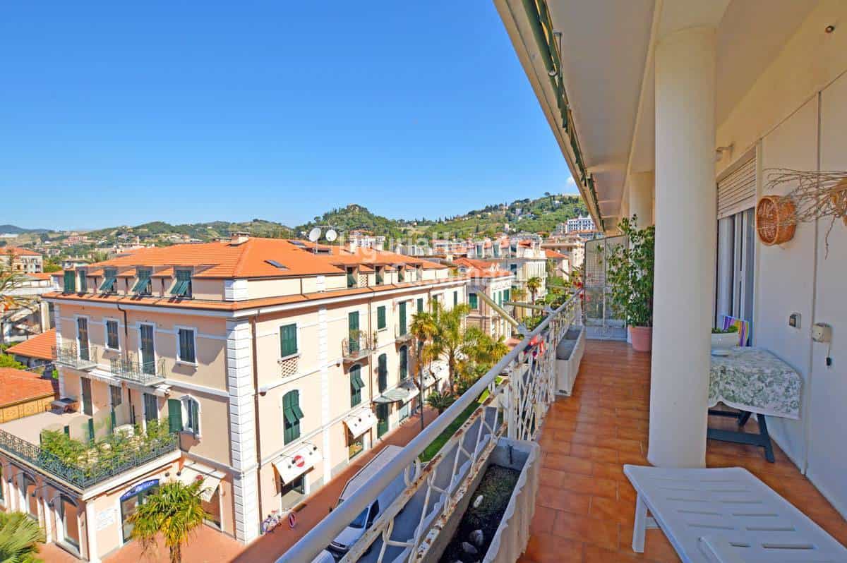 Condominium in Bordighera, Liguria 10931178