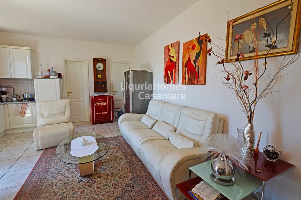 公寓 在 Perinaldo, Liguria 10931181