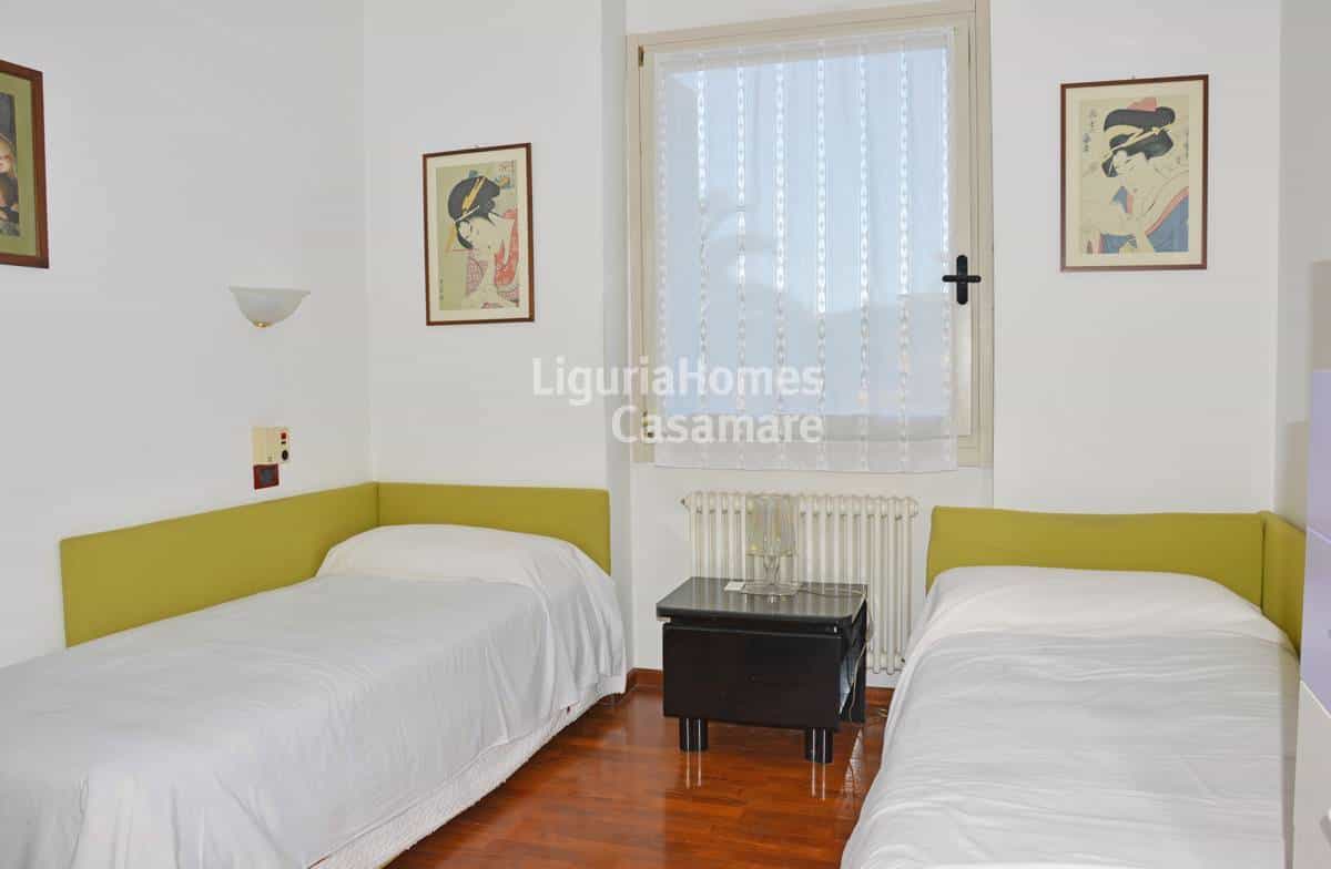 Osakehuoneisto sisään Bordighera, Liguria 10931285