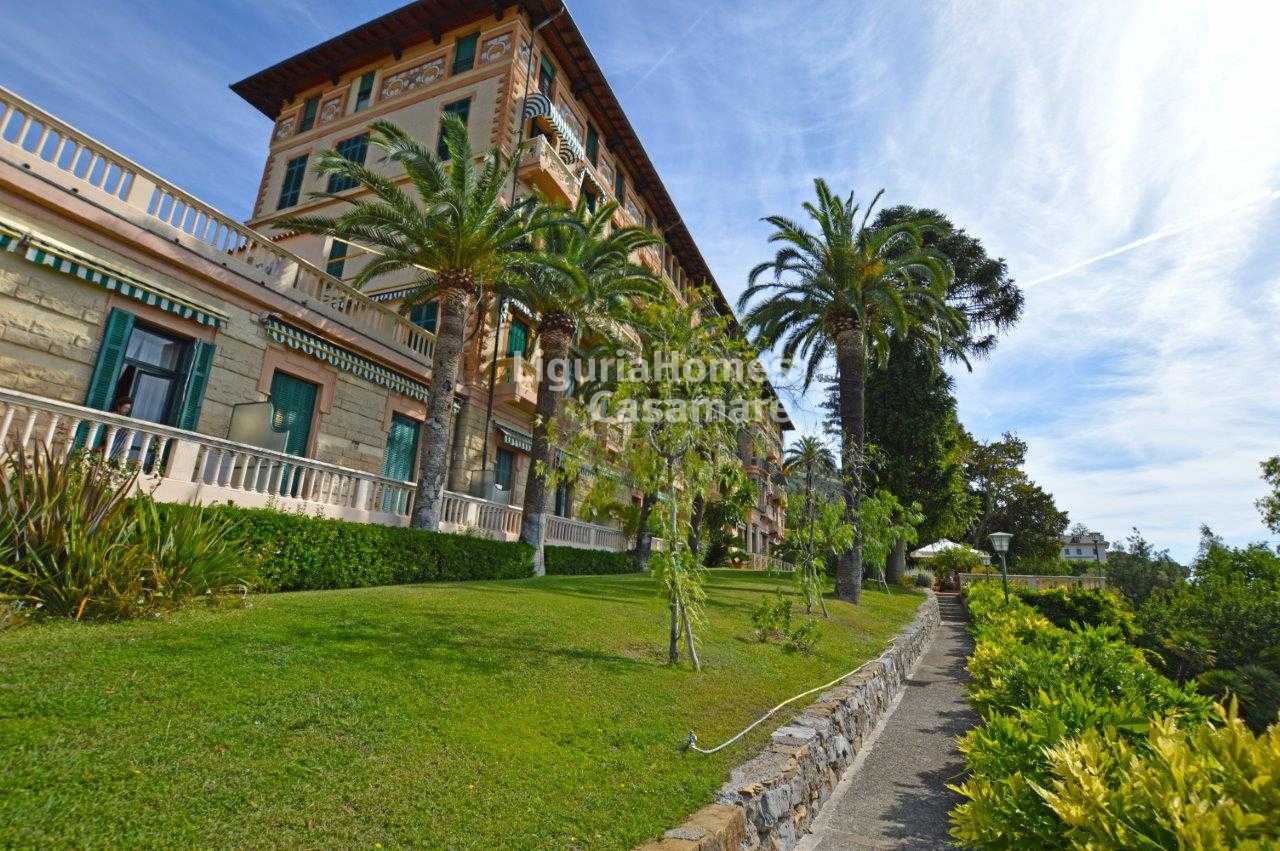 Condominium in Ospedaletti, Liguria 10931295