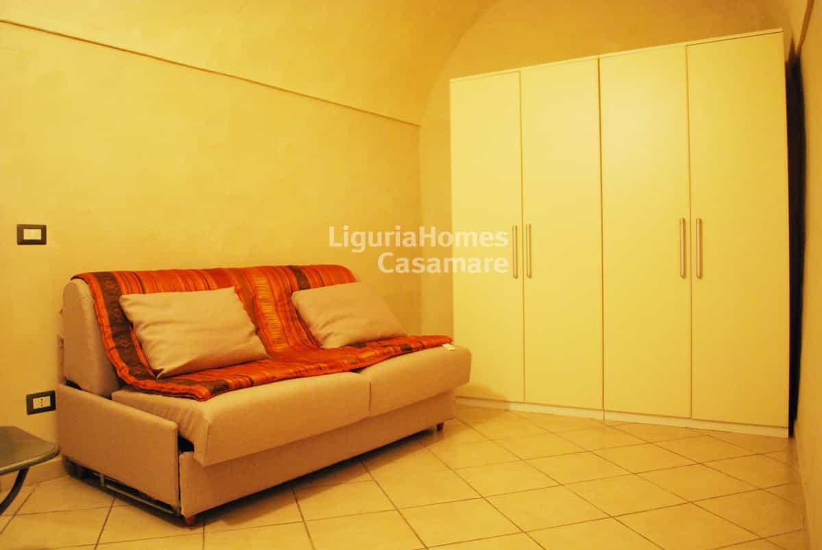 Condominium in , Liguria 10931298